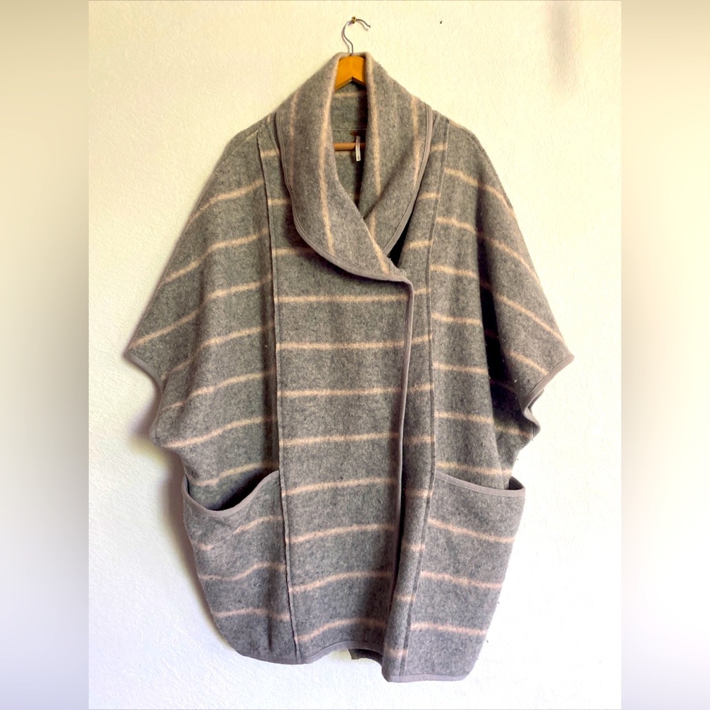 FREE PEOPLE Poncho style blanket coat SZ MEDIUM Over sized wool blend